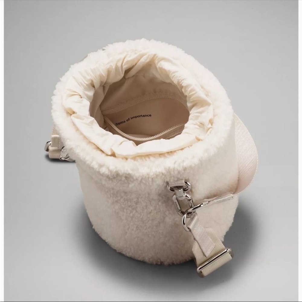 Lululemon Crossbody Fleece Bucket Bag in White Opal NWT - Picture 4 of 5